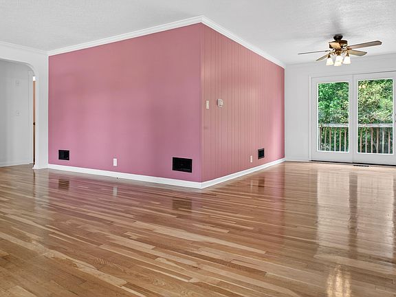 3rd image of 1001 N Park St