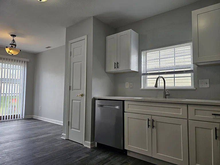 2319 Layton Park Dr — Photo 6