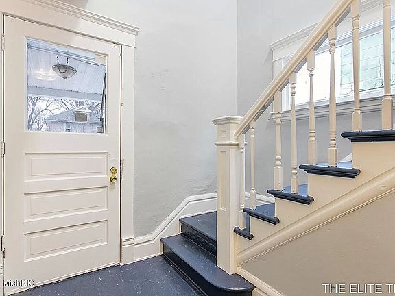 3rd image of 440 Franklin St SE #2