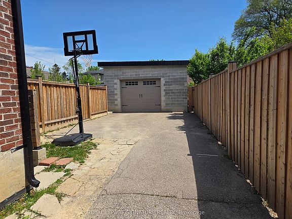 2nd image of 33 Ingleside Dr