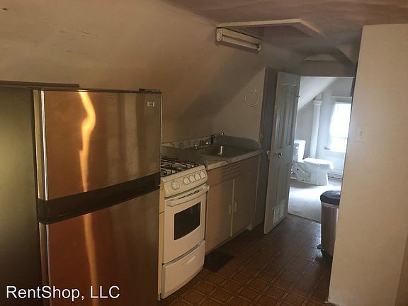 3rd image of 213 Melbourne St #B