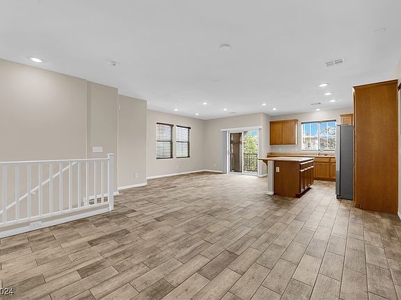 4th image of 10579 Mann St