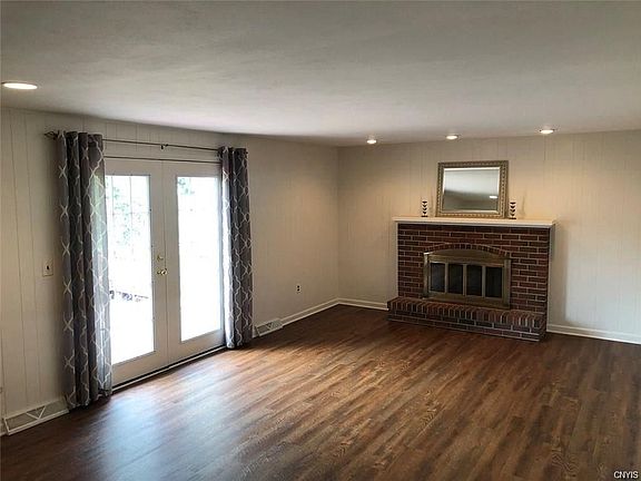 3rd image of 5469 Topsfield Ln