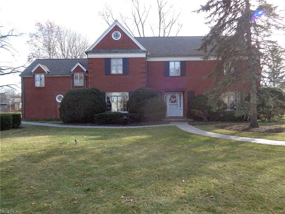 1st image of 3050 E Erie Ave