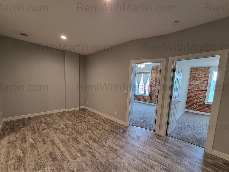 16 S Frederick Ave — Photo 6