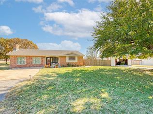 301 S 14th St, Arapaho, OK 73620