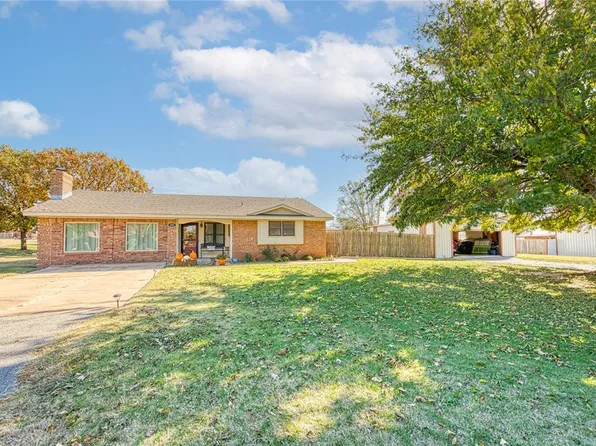 301 S 14th St, Arapaho, OK 73620