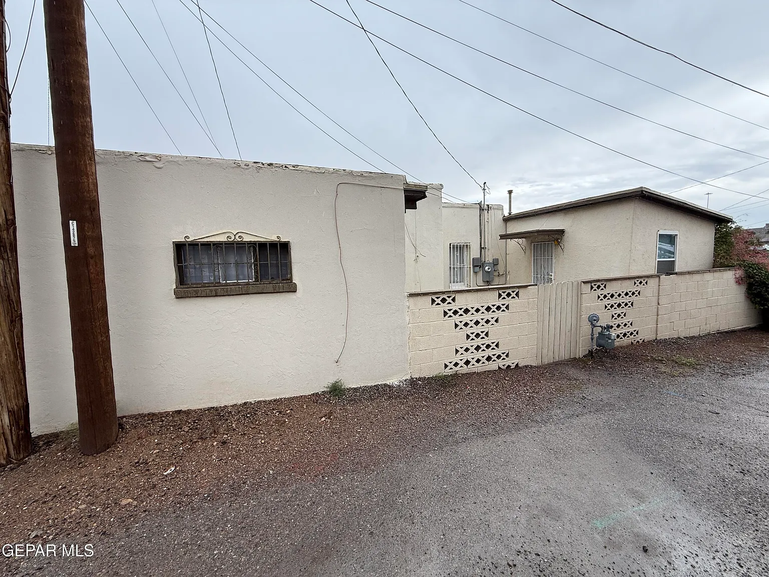 3 bed, 1.0 bath, 1210 sqft, $1,250 — Photo 2