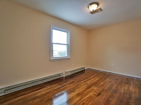 4th image of 170 Suffolk Ave