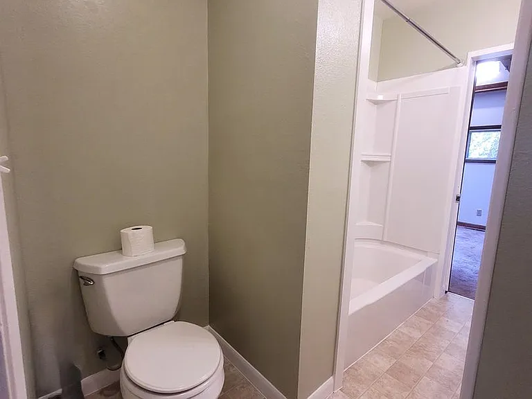 1327 Toledo St — Photo 32