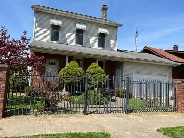 221 N Eastern Ave, Connersville, IN 47331