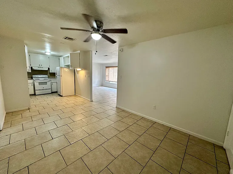 1317 Cambridge Dr — Photo 9
