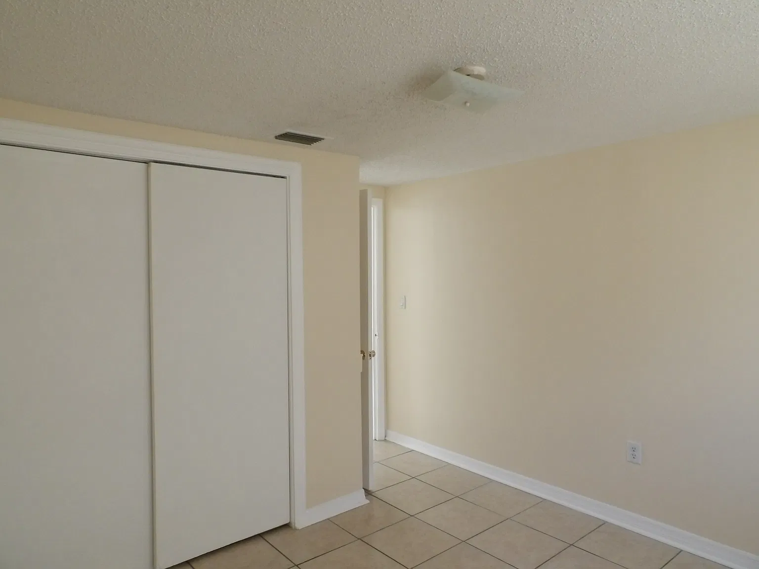 2 bed, 770 sqft, $1,300 — Photo 3