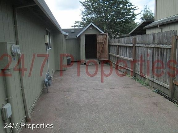 2nd image of 2913 NE 1st Ct
