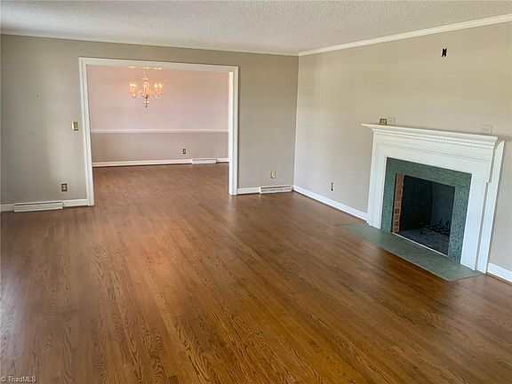 5th image of 118 Country Club Dr