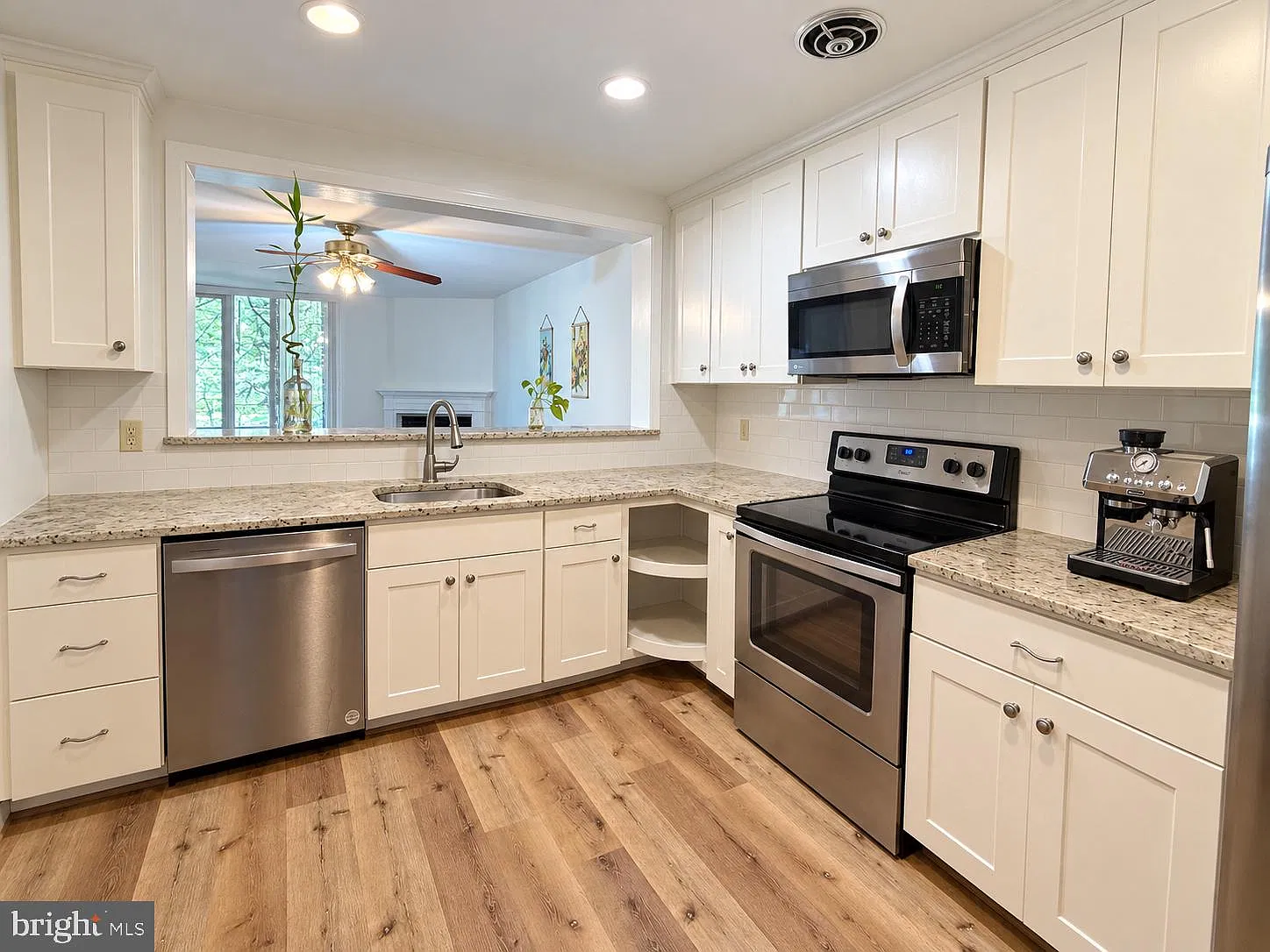3 bed, 2.5 bath, 1426 sqft, $3,900 — Photo 3