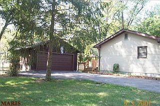 2nd image of 1524 Lakeside Ln