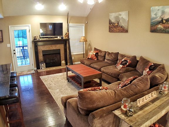 5th image of 1076 Henry Place Blvd
