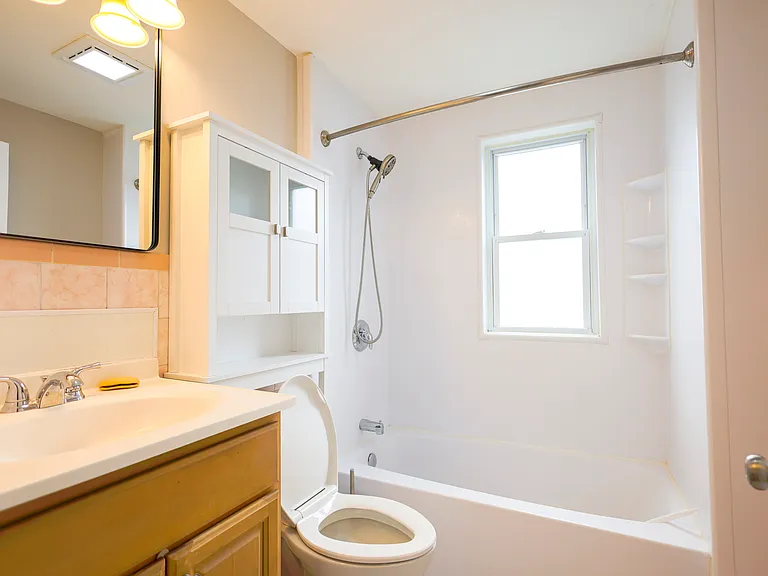 31 Graham St #2 — Photo 11