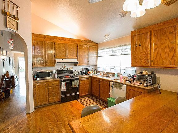 5th image of 2625 Valley Oak Way