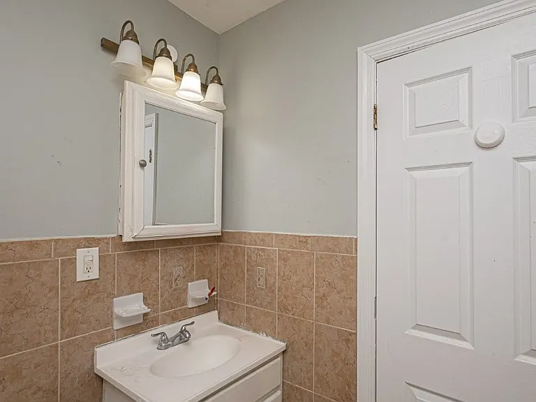 131 Osborne Ter #2F — Photo 3