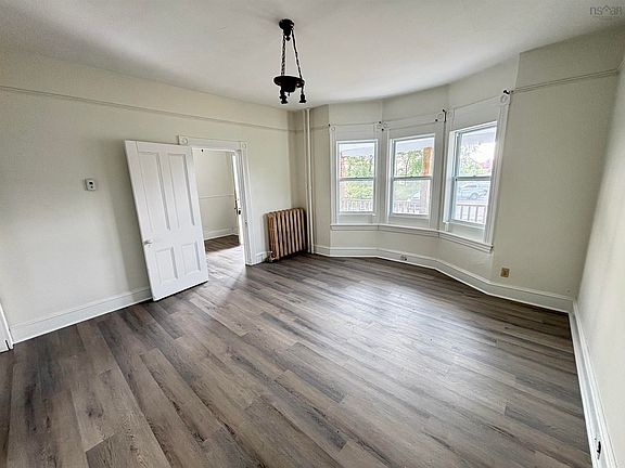 5th image of 31 Forbes Ct