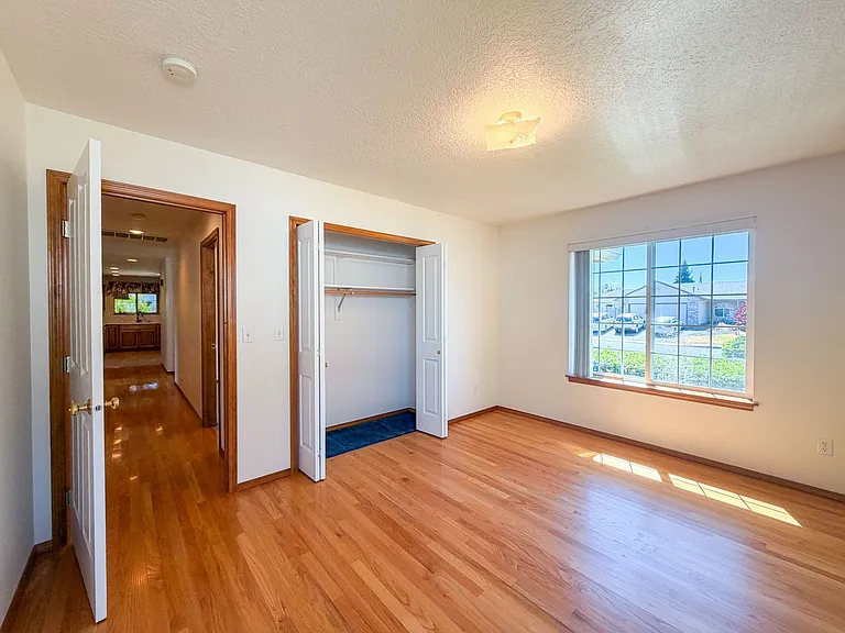 364 SE Davis Ct — Photo 26