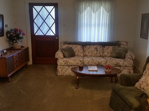 3rd image of 619 W Walnut Ave