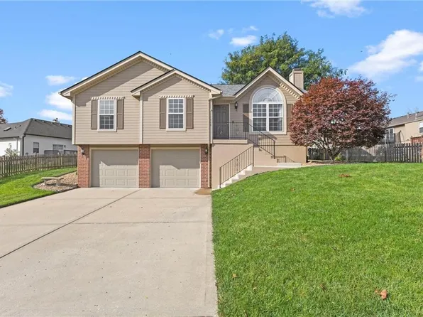 11008 N Central St, Kansas City, MO 64155