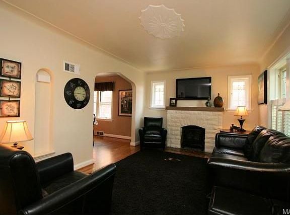 2nd image of 3923 Prather Ave