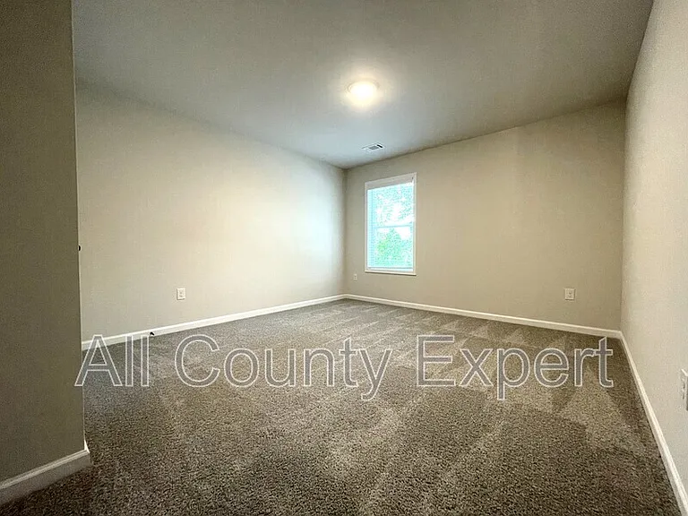 414 Fox Creek Dr — Photo 16