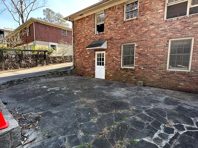 2071 E Roxboro Rd NE #B — Photo 18