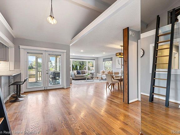 4th image of 4583 Forest Ave