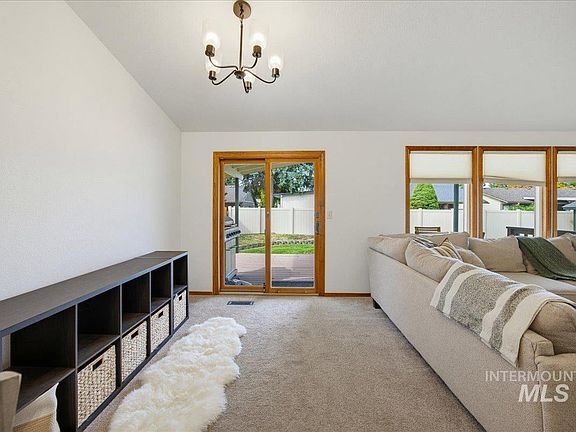 5th image of 3321 N Lena Pl