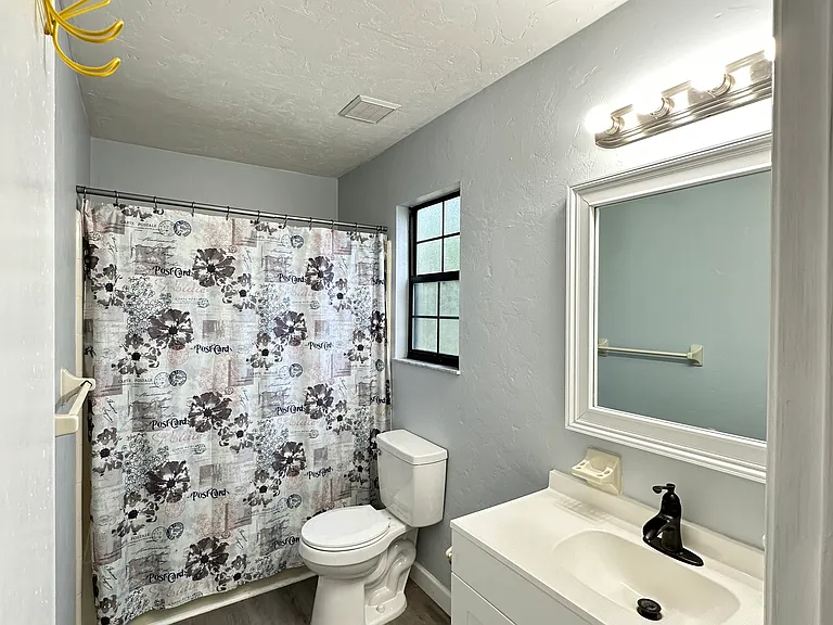 806 NE 7th St — Photo 5