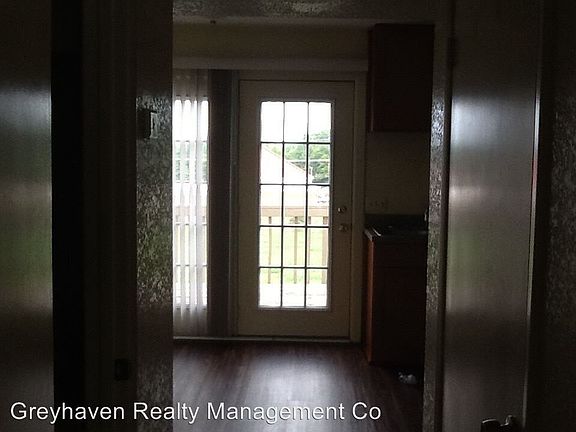 3rd image of 105 Oyler Ln