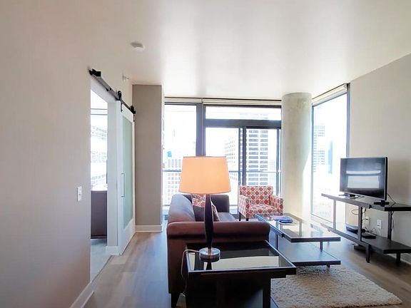 4th image of 1 W Hubbard St #504