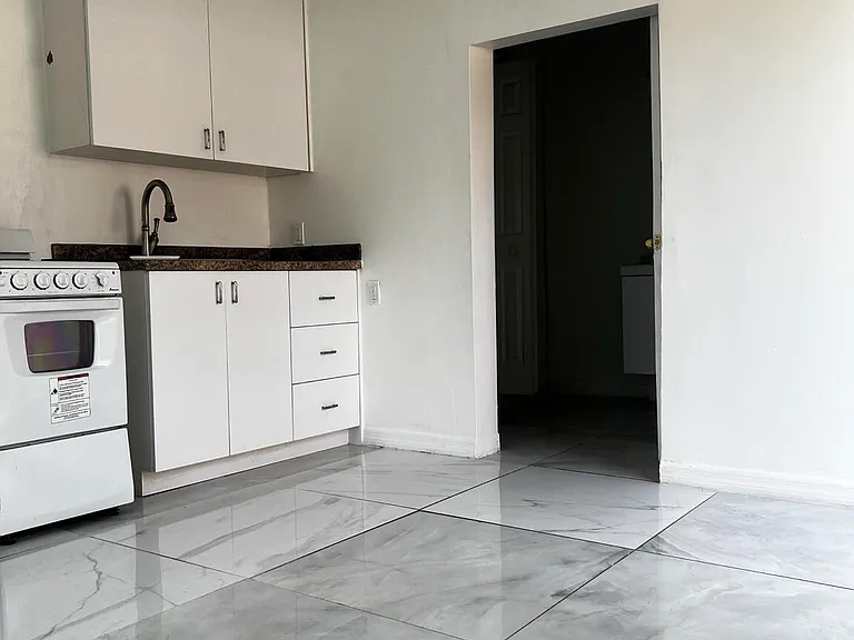 1212 NW 13th Ct — Photo 5