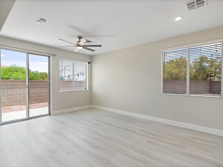 10713 Pipers Cove Ln — Photo 11