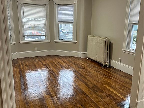 3rd image of 517 Cottage St