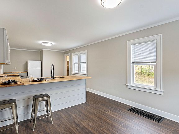 5th image of 524 Denway Dr
