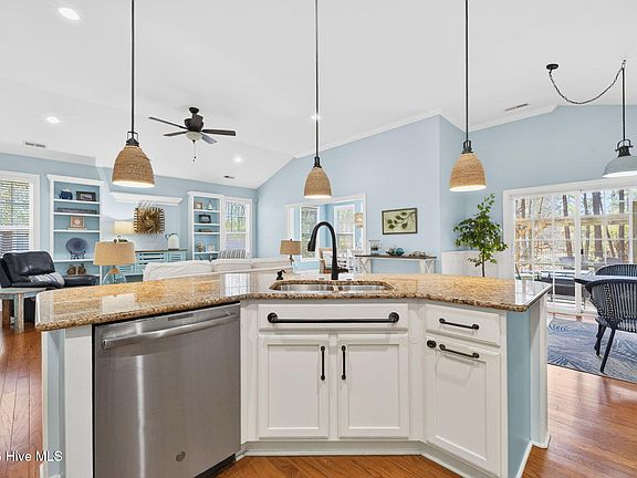 4th image of 4853 Charter Oak Drive