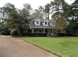 1557 Northlake Dr, Jackson, MS