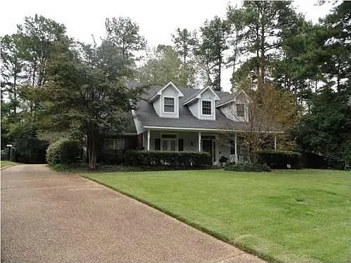 1557 Northlake Dr photo 1