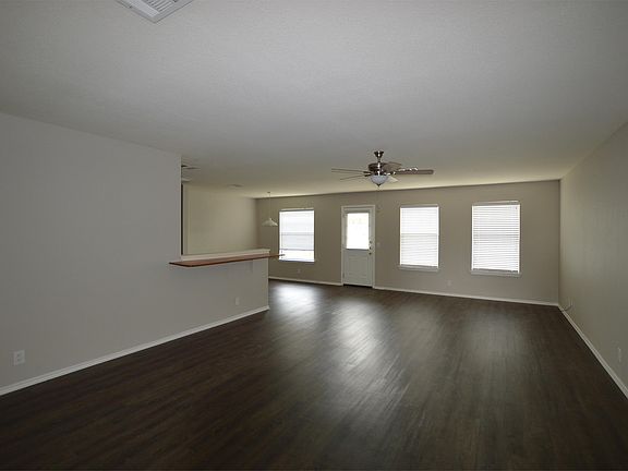 3rd image of 318 Lakemont Dr