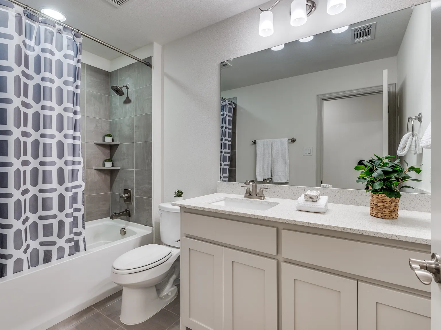 3 bed, 2101 sqft, $2,750 — Photo 4