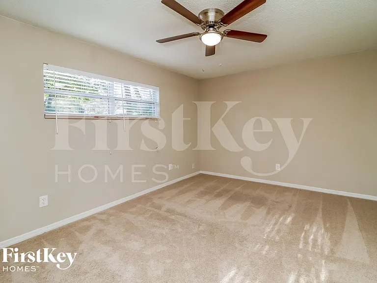 8618 Vannoy Ct — Photo 10