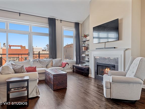3rd image of 1929 W Belmont Ave APT 4