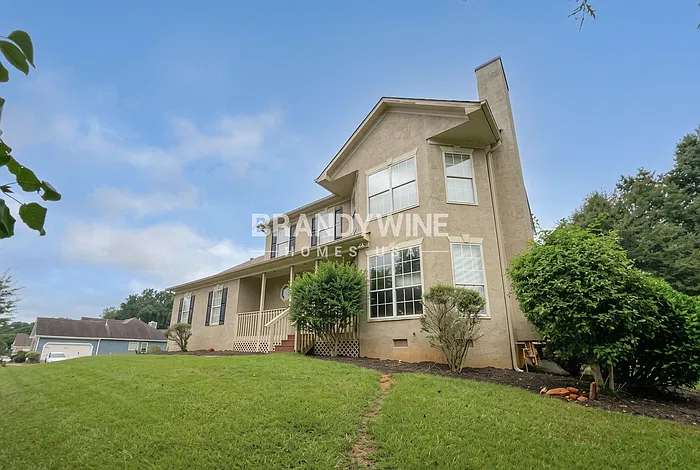 3 bed, 2.5 bath, 2008 sqft, $2,135 — Photo 2