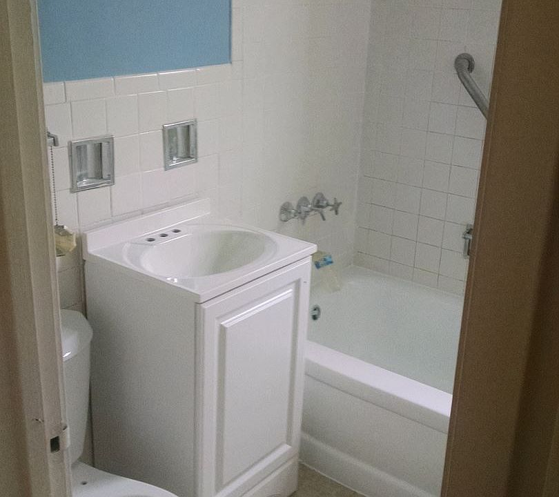 2nd image of 2911 N Pine St